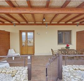 2 bedroom seaside apartments with shared pool, sleeps 4-5